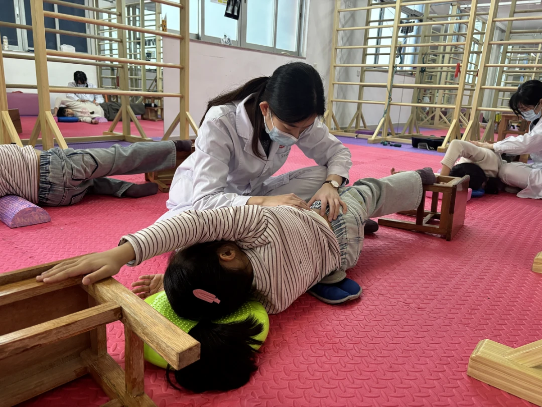 篮球防守训练中如何提高体能和耐力_1